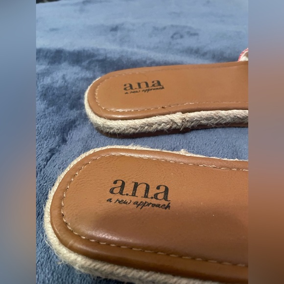Ana red & white stripe slides size 6❤️🤍 - Picture 3 of 3